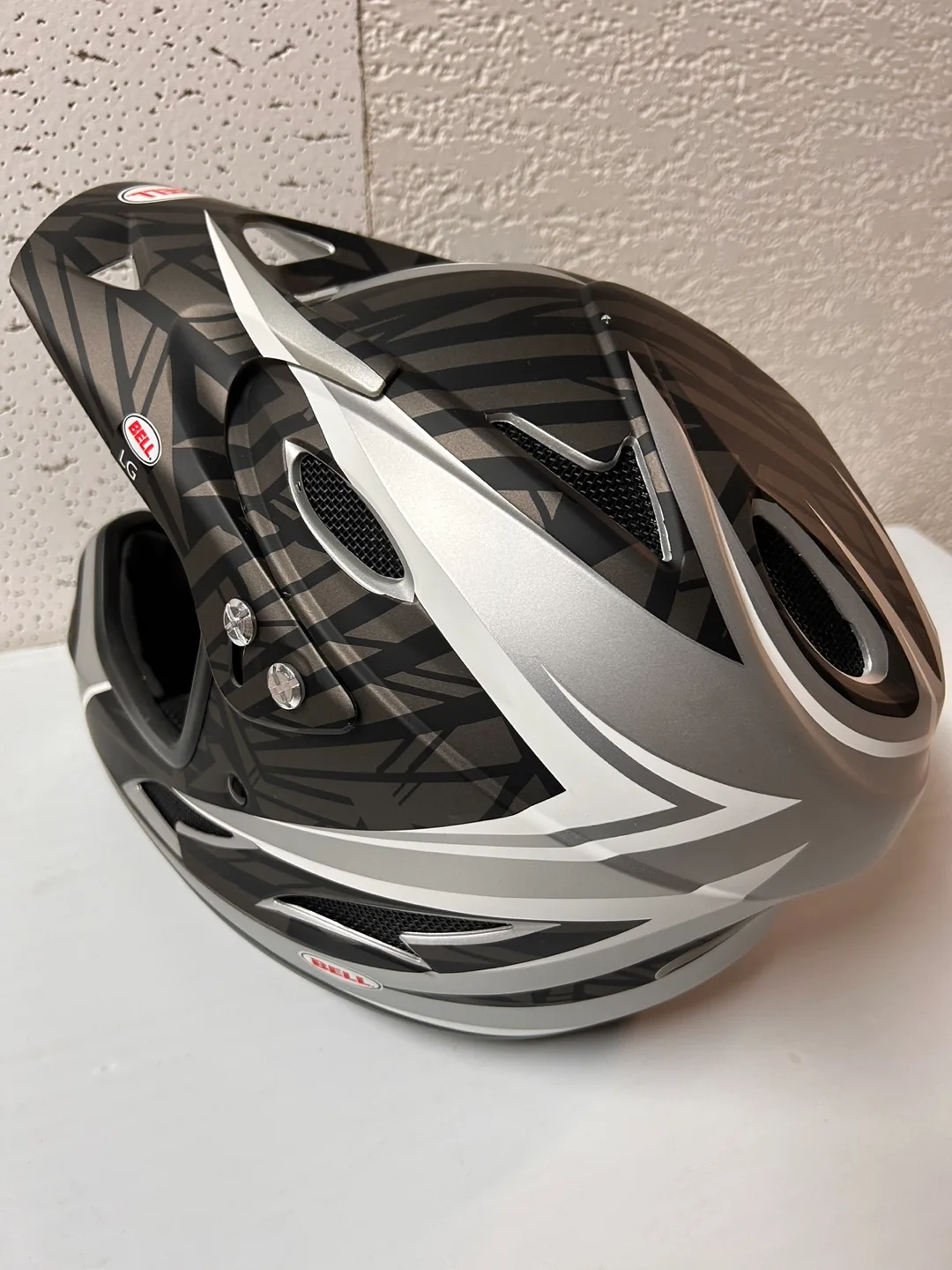 Bell Full-Face Helmet image indicator(2)