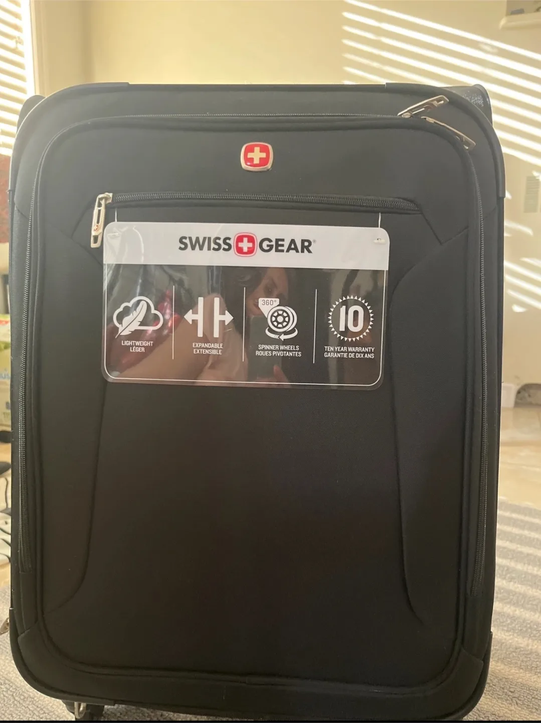 Brand new Rolling Luggage image indicator(2)