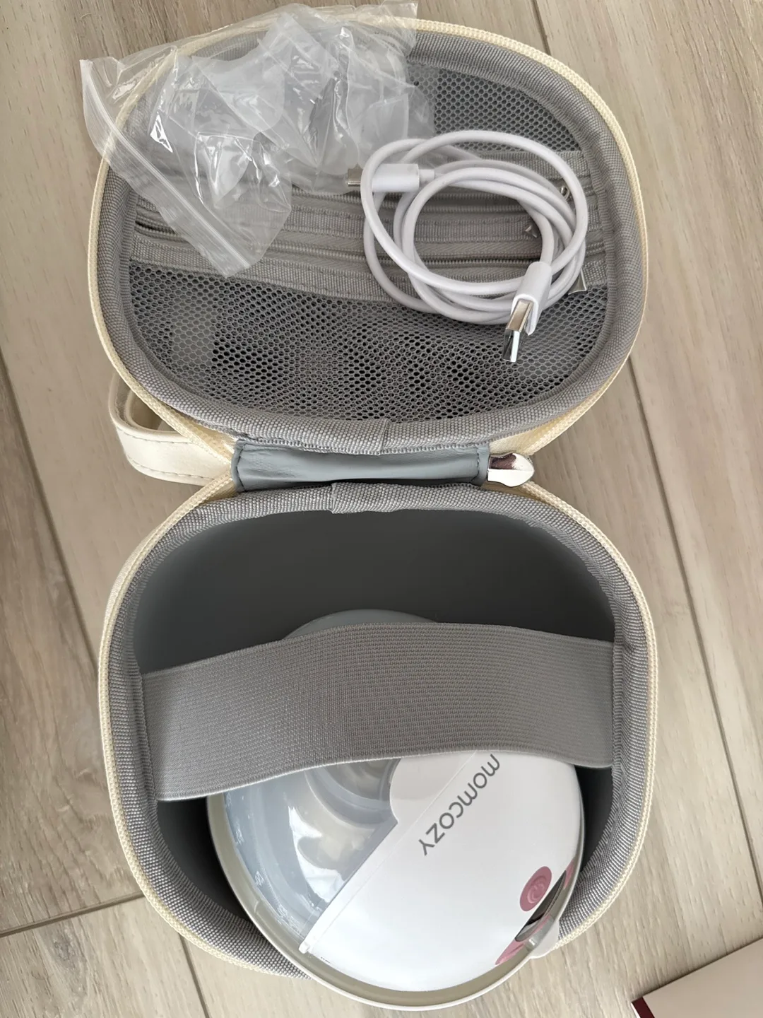 Momcozy M5 Wearable Breast Pump Set image indicator(2)