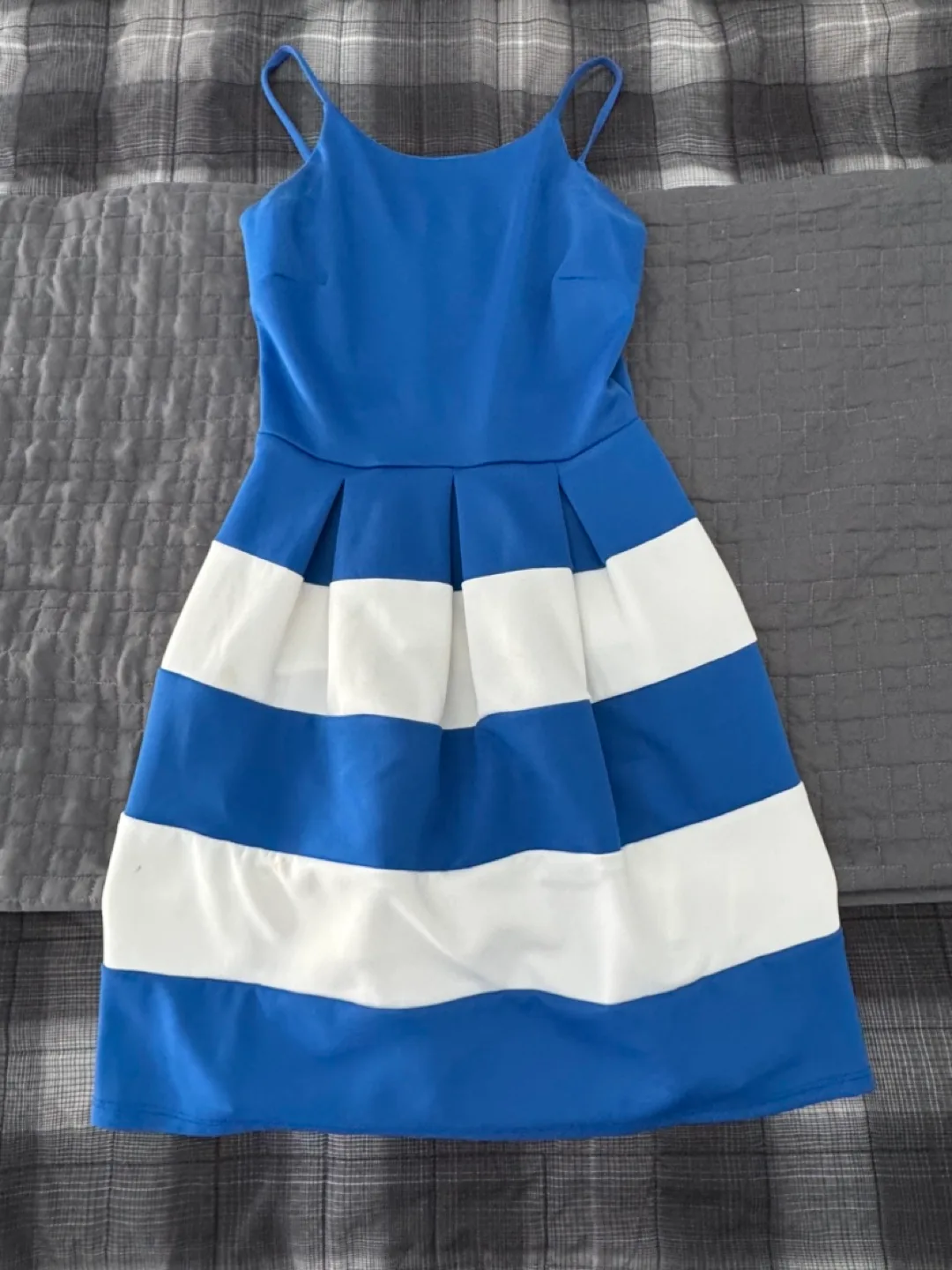 Assorted small women’s clothing size 3 image indicator(5)