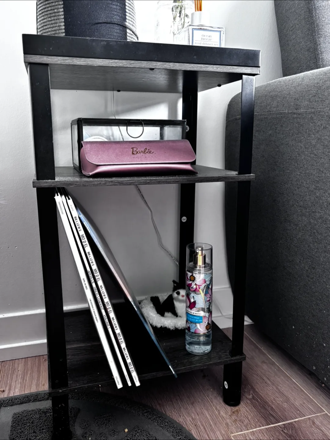 Three-Tiered Black Side Table image indicator(2)