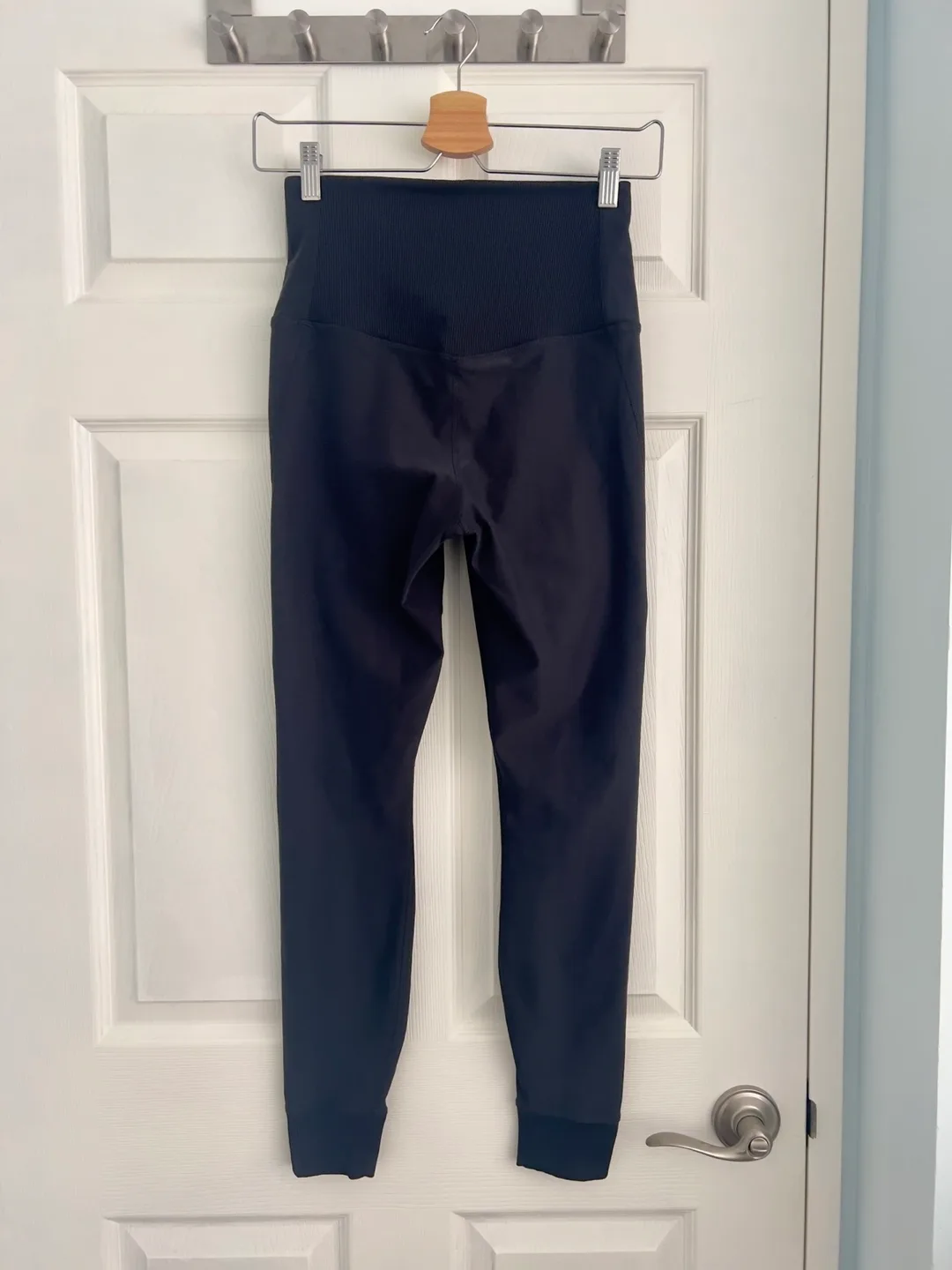 Nike Women’s Black Dri-Fit High Waisted Leggings image indicator(2)