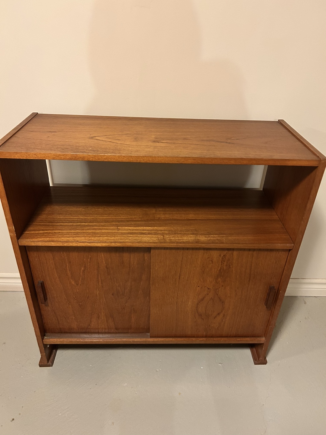 Mid Century Teak side table with storage 🥕