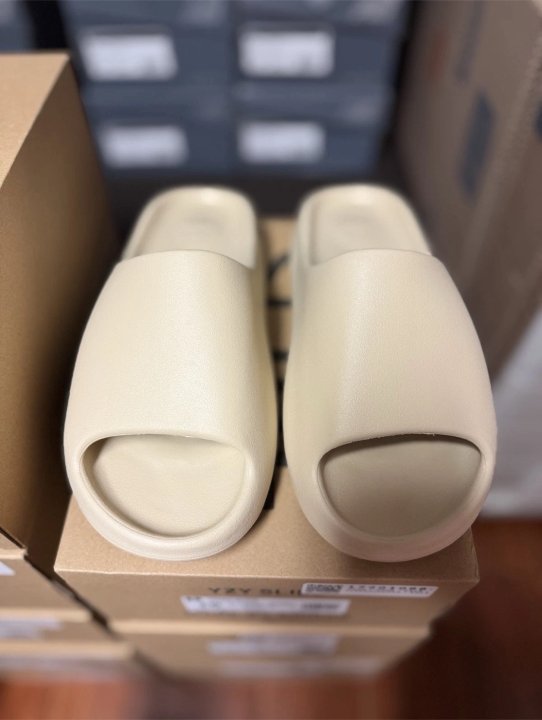 *SUMMER SALE* Yeezy slides “BONE” and “ONYX” - ALL SIZES - photo 4