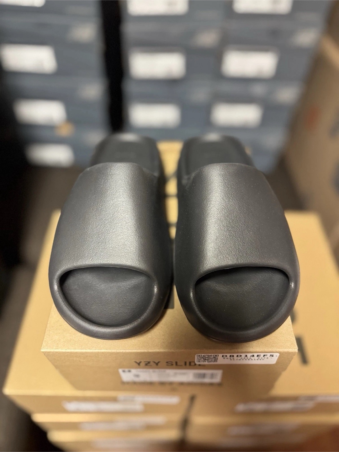 *SUMMER SALE* Yeezy slides “BONE” and “ONYX” - ALL SIZES - photo 3