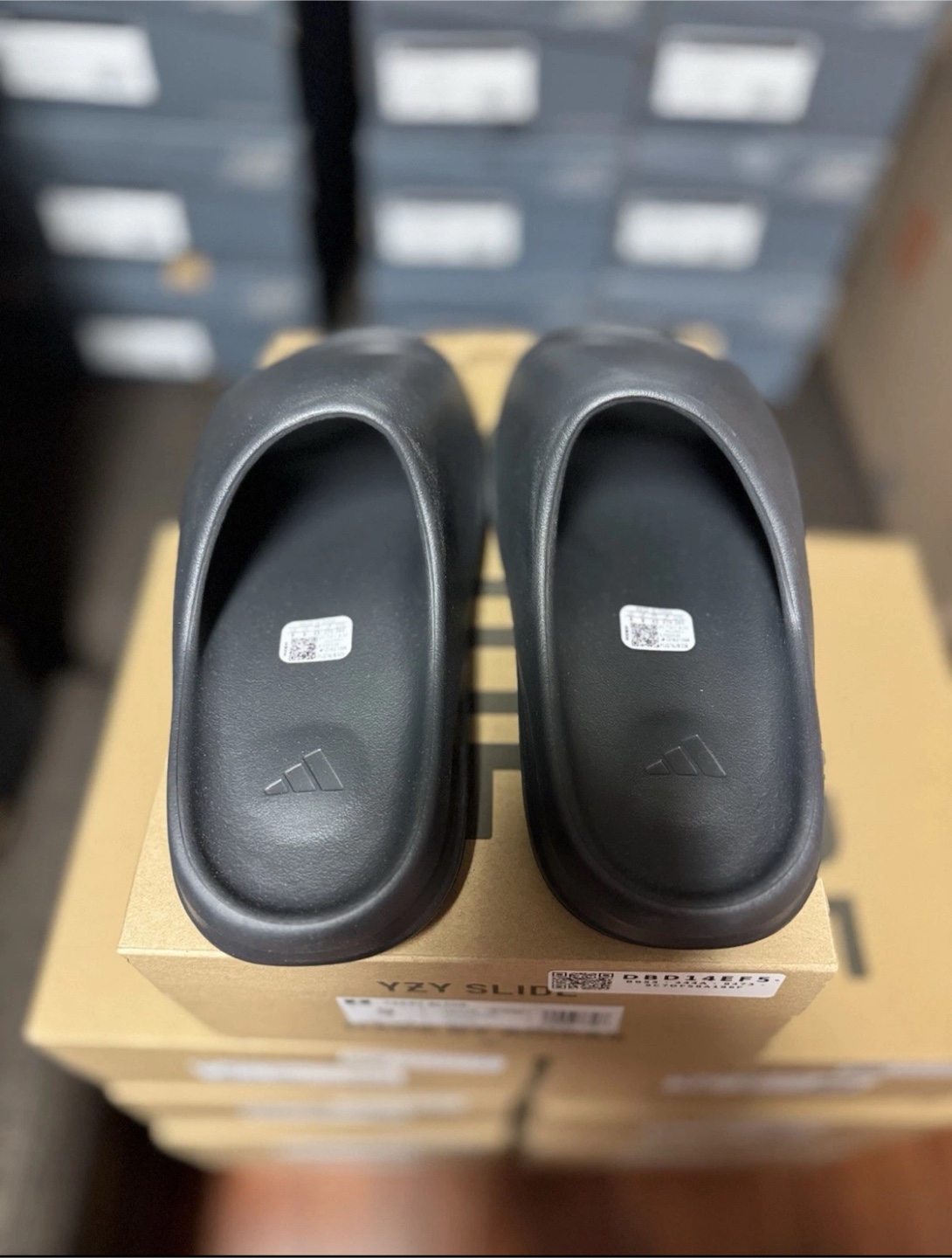 *SUMMER SALE* Yeezy slides “BONE” and “ONYX” - ALL SIZES - photo 5