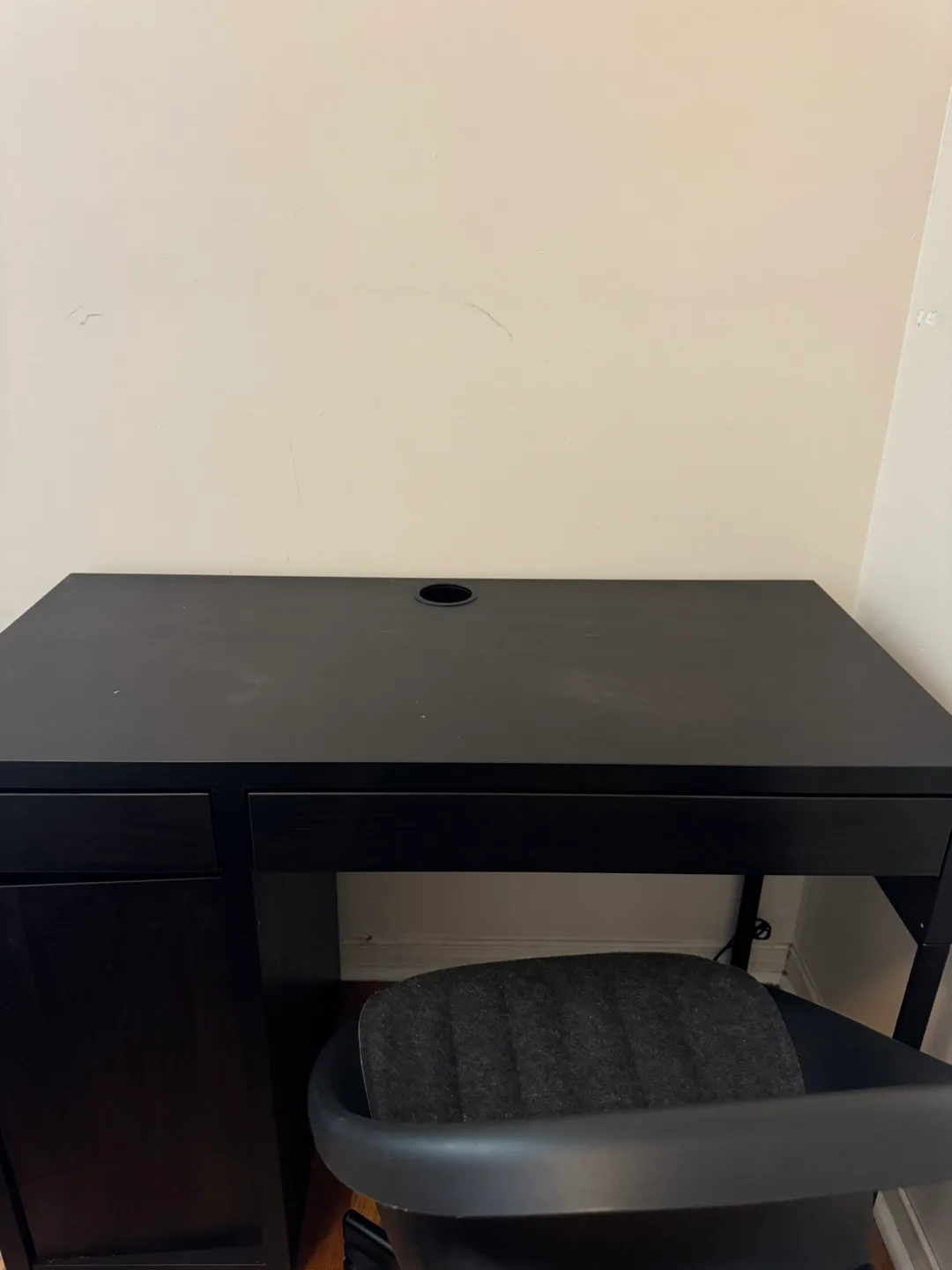 Ikea Black Desk and Chair Set image indicator(2)