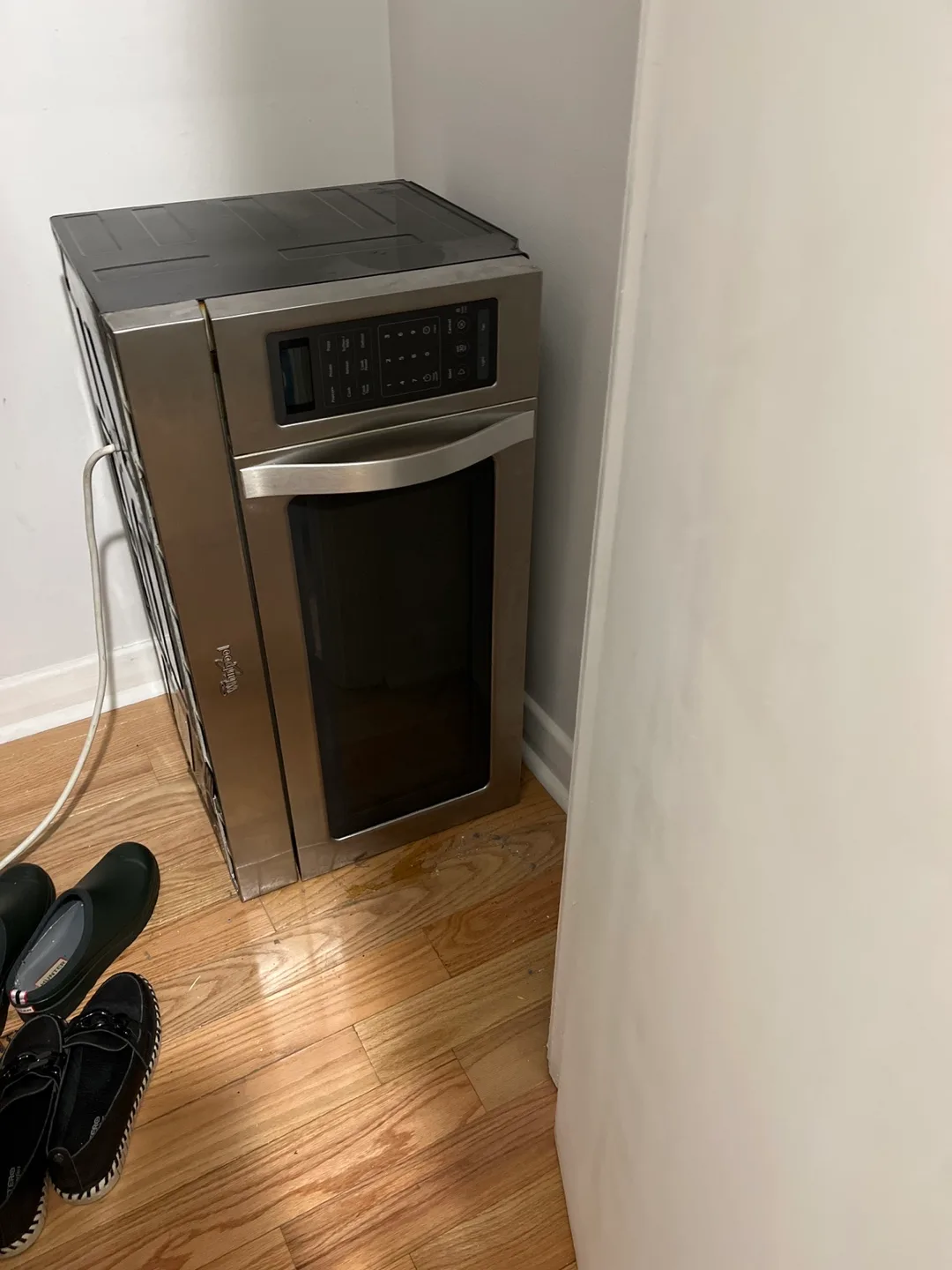 Whirlpool Stainless Steel Microwave Oven thumbnail