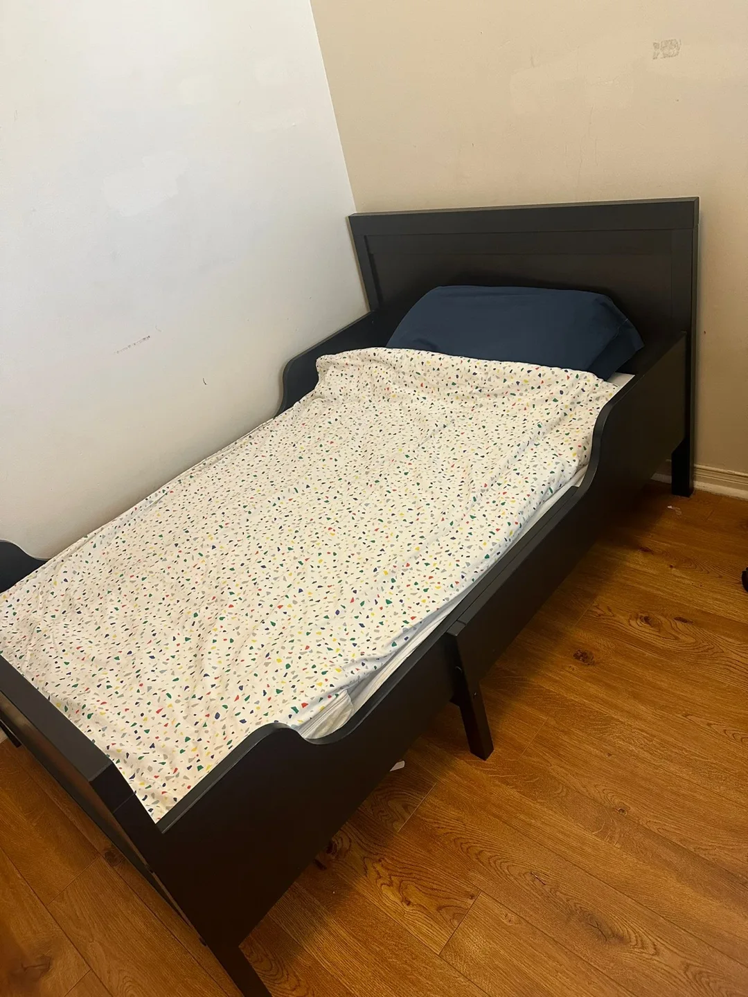 Extendable ikea bed thumbnail