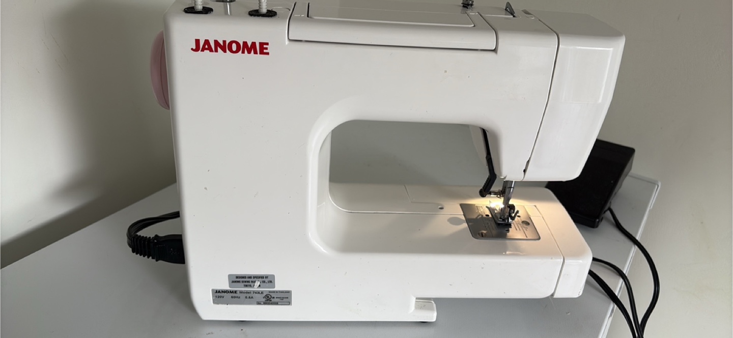 Janome 743LE Sewing Machine as is - photo 2