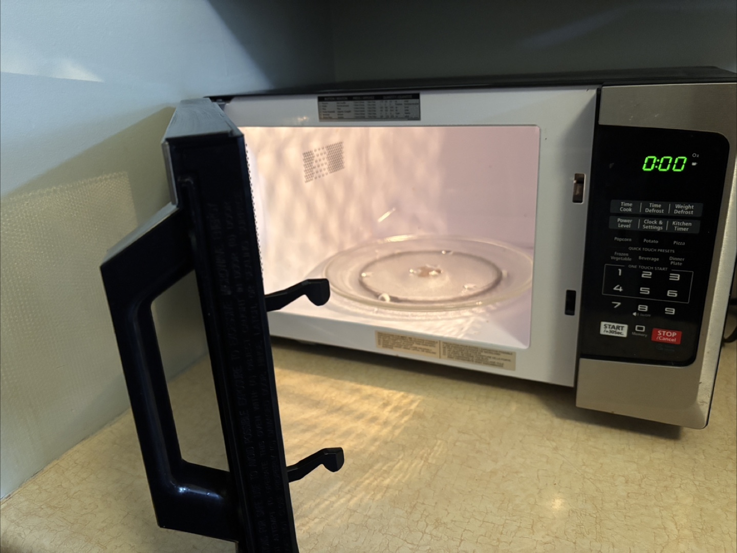 Toshiba Microwave - photo 2