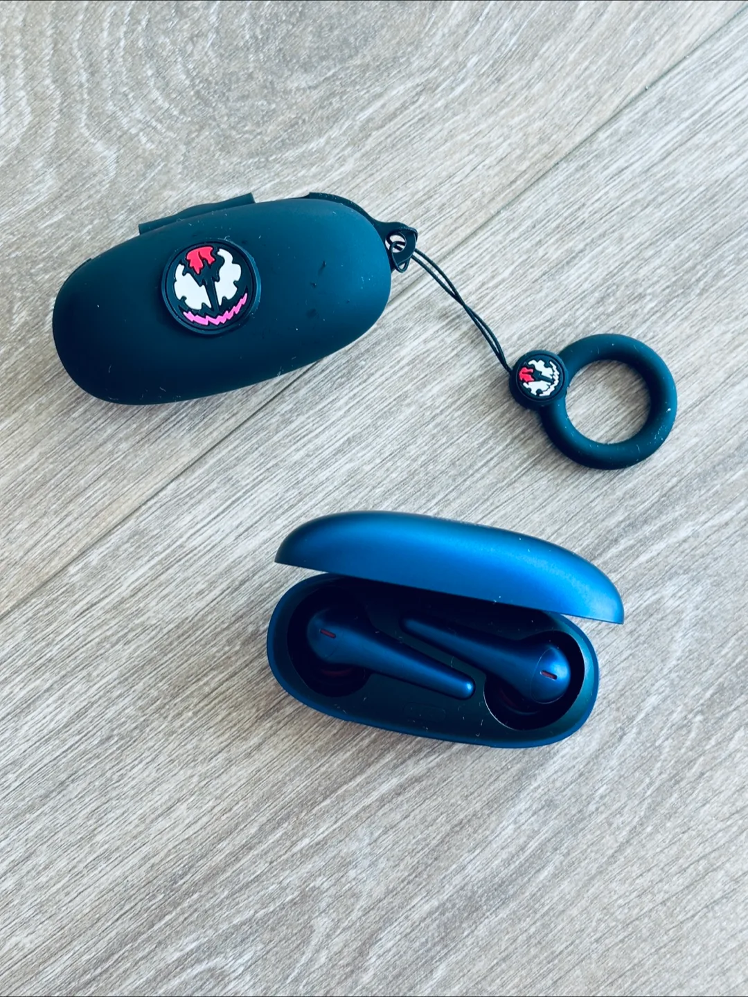 1More Comfobuds Pro Wireless Earbuds with charging Case image indicator(2)