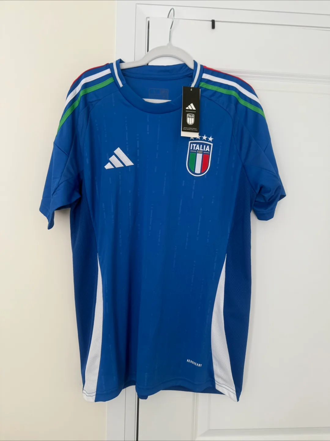 BNWT L Italy 24/25 Jersey thumbnail