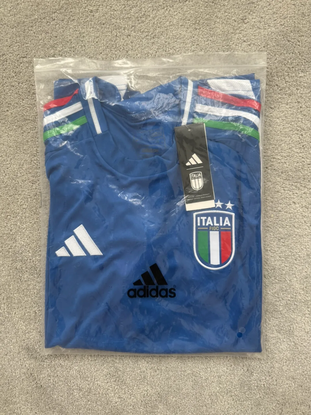 BNWT L Italy 24/25 Jersey image indicator(5)