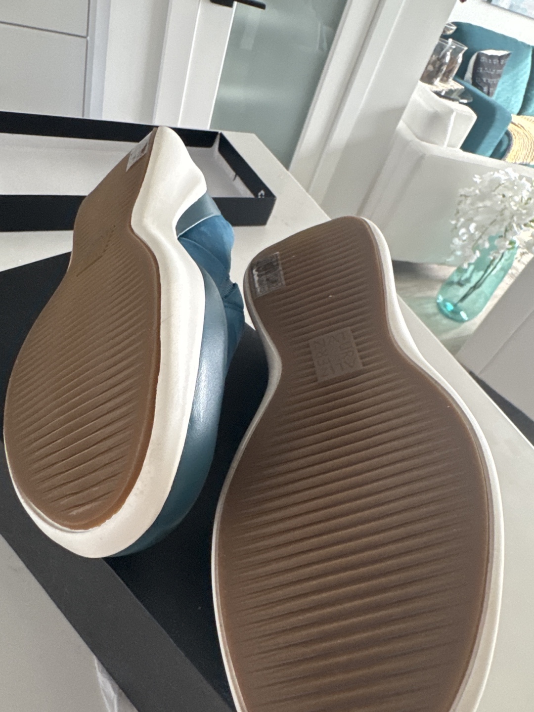 Naturalizer Blue Slip-On Shoes - Size 7.5 - photo 4
