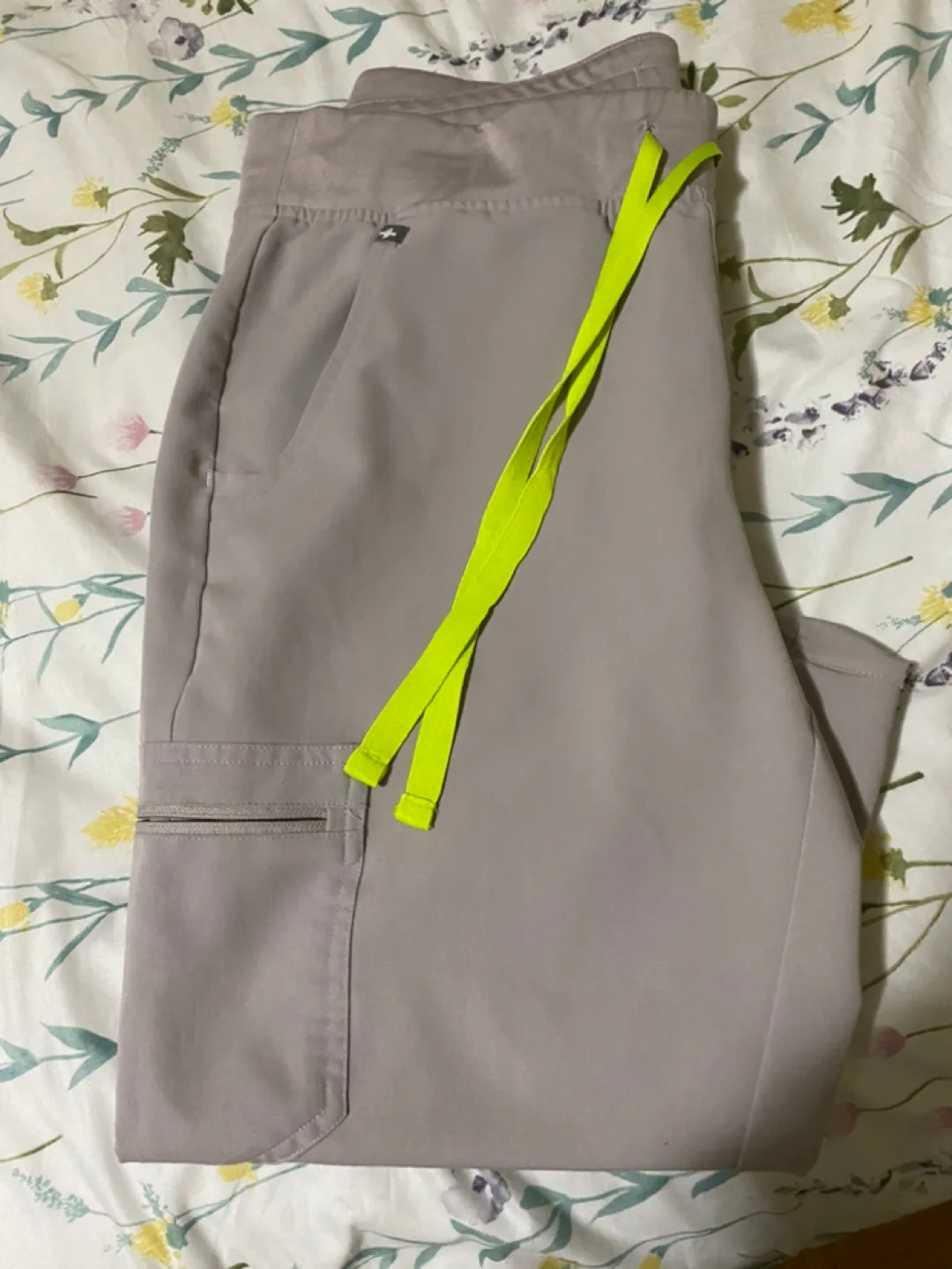 FIGS joggers /scrub pants thumbnail