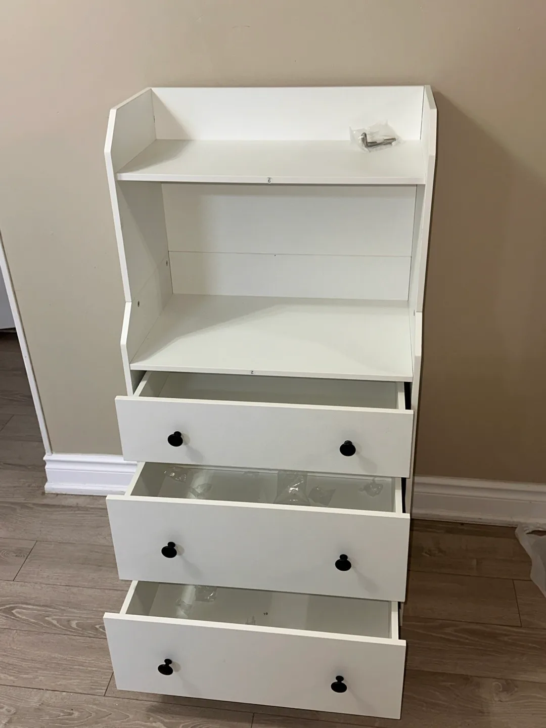 White Wooden Chest of Drawers image indicator(2)