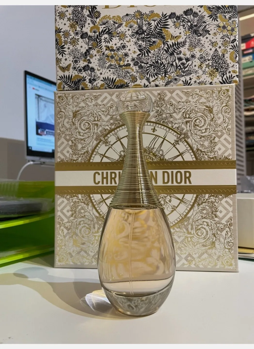 Christian Dior J'adore Perfume thumbnail