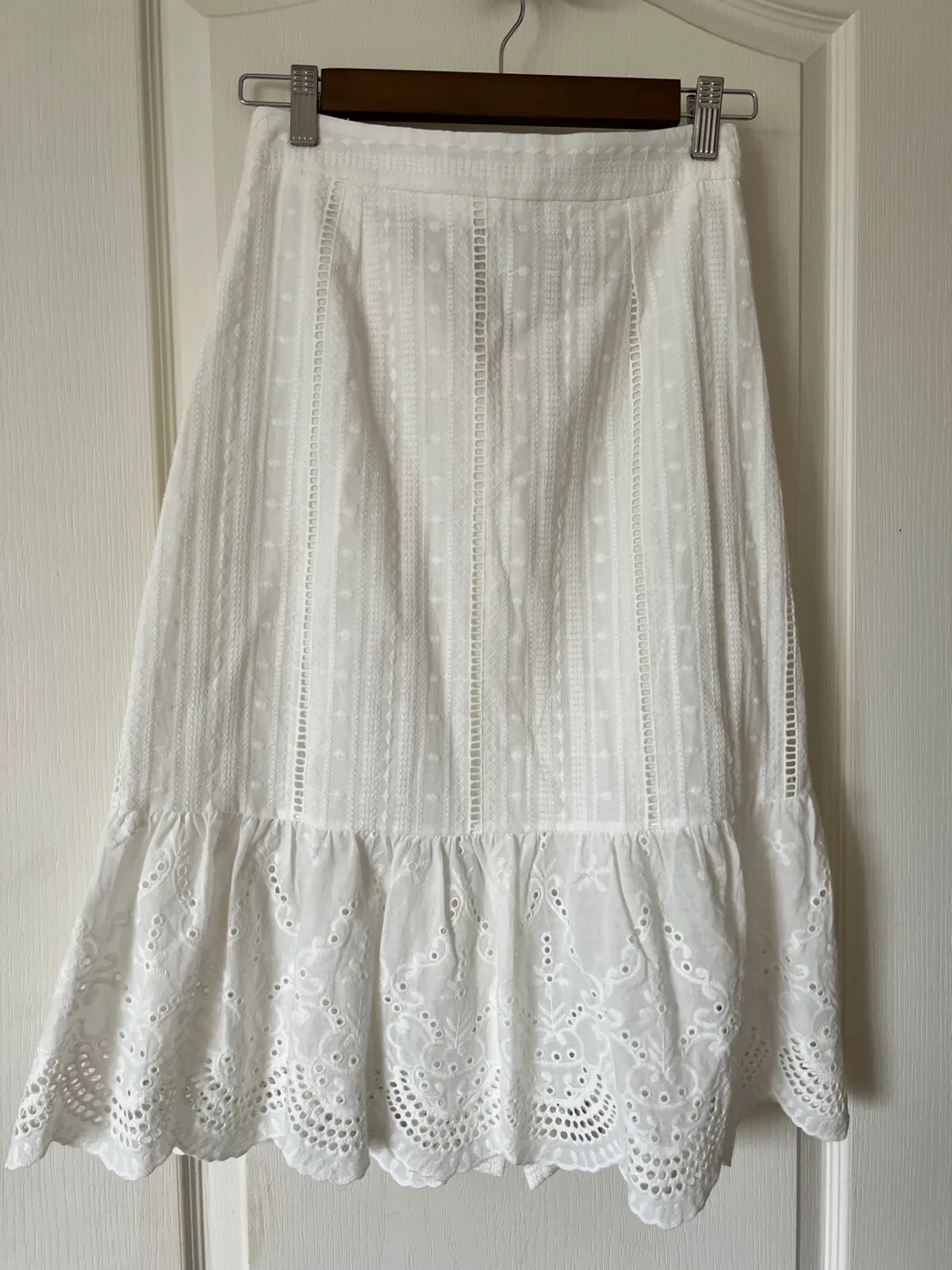 Essue White Lace & Eyelet Skirt - Size Small image indicator(5)
