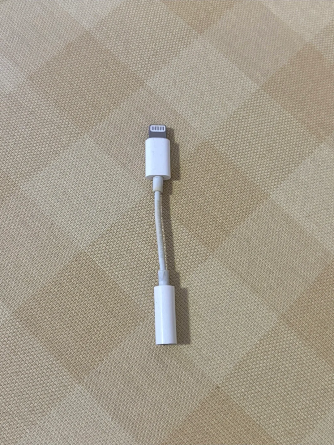 Lightning to 3.5 mm Headphone Jack Adapter thumbnail