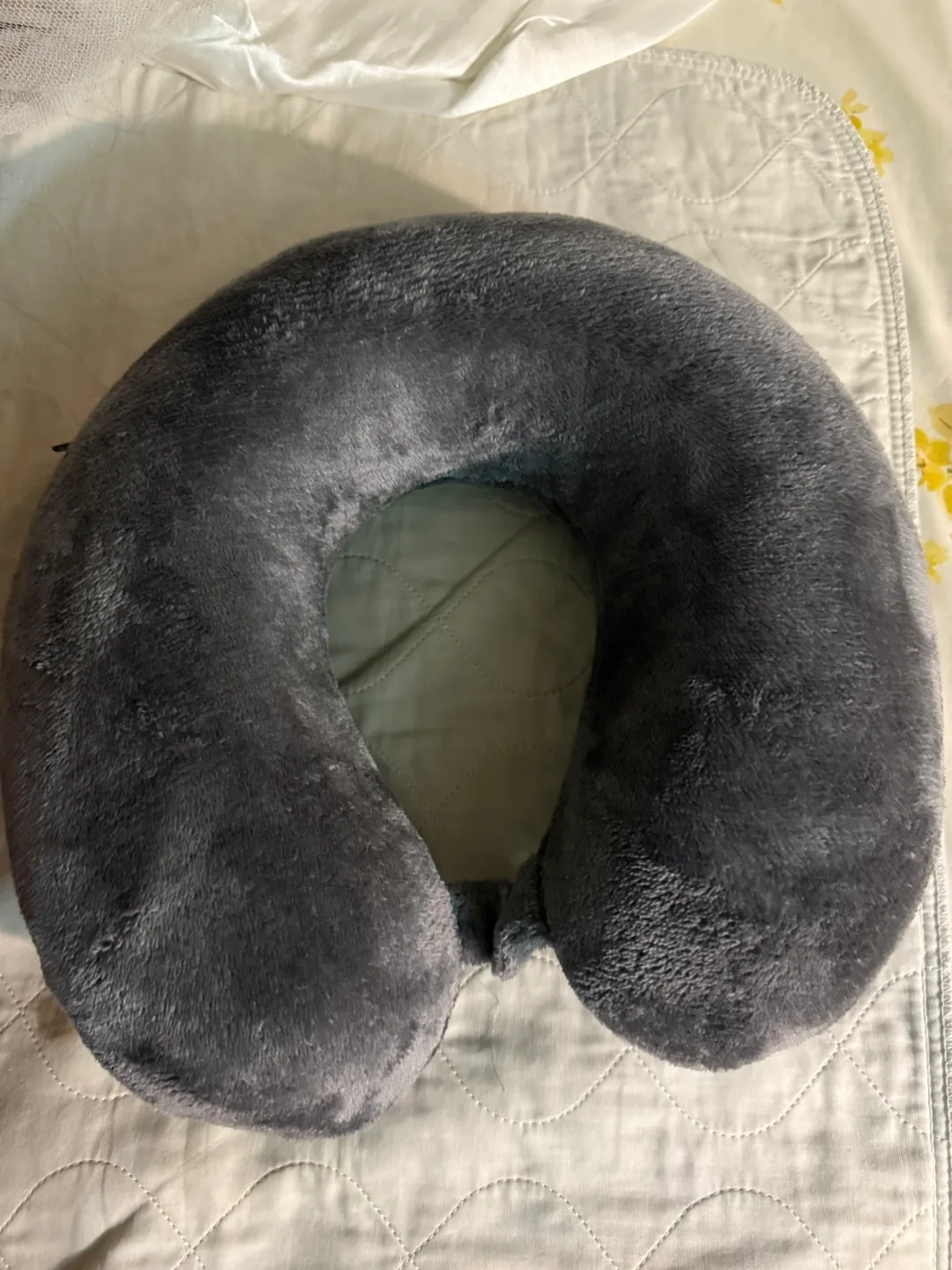 Gray Travel Neck Pillow 💚 thumbnail