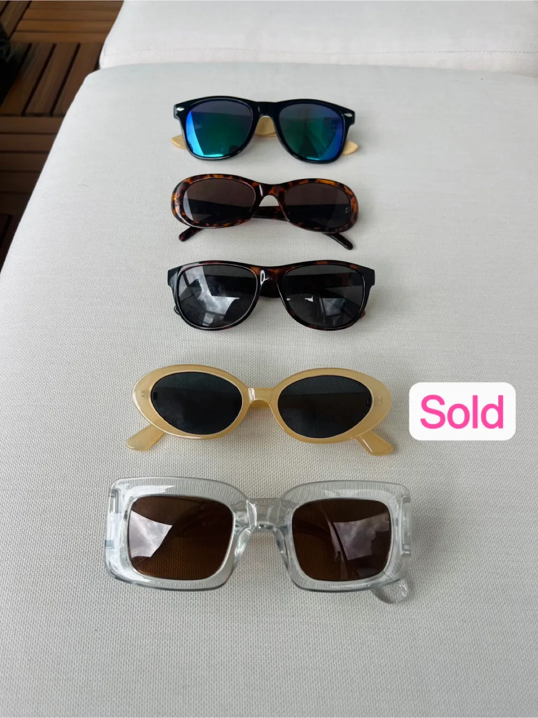 Women’s sunglasses thumbnail