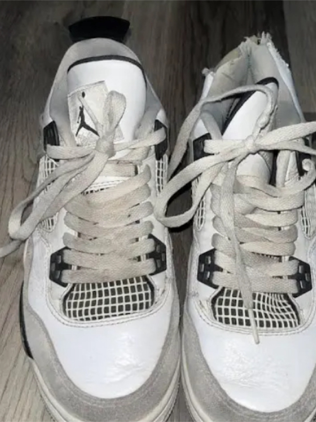 Air Jordan 4 - White, Black, and Grey💚💚🥕🥕