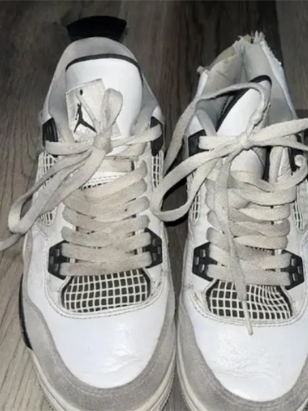 Air Jordan 4 - White, Black, and Grey💚���💚🥕🥕 thumbnail