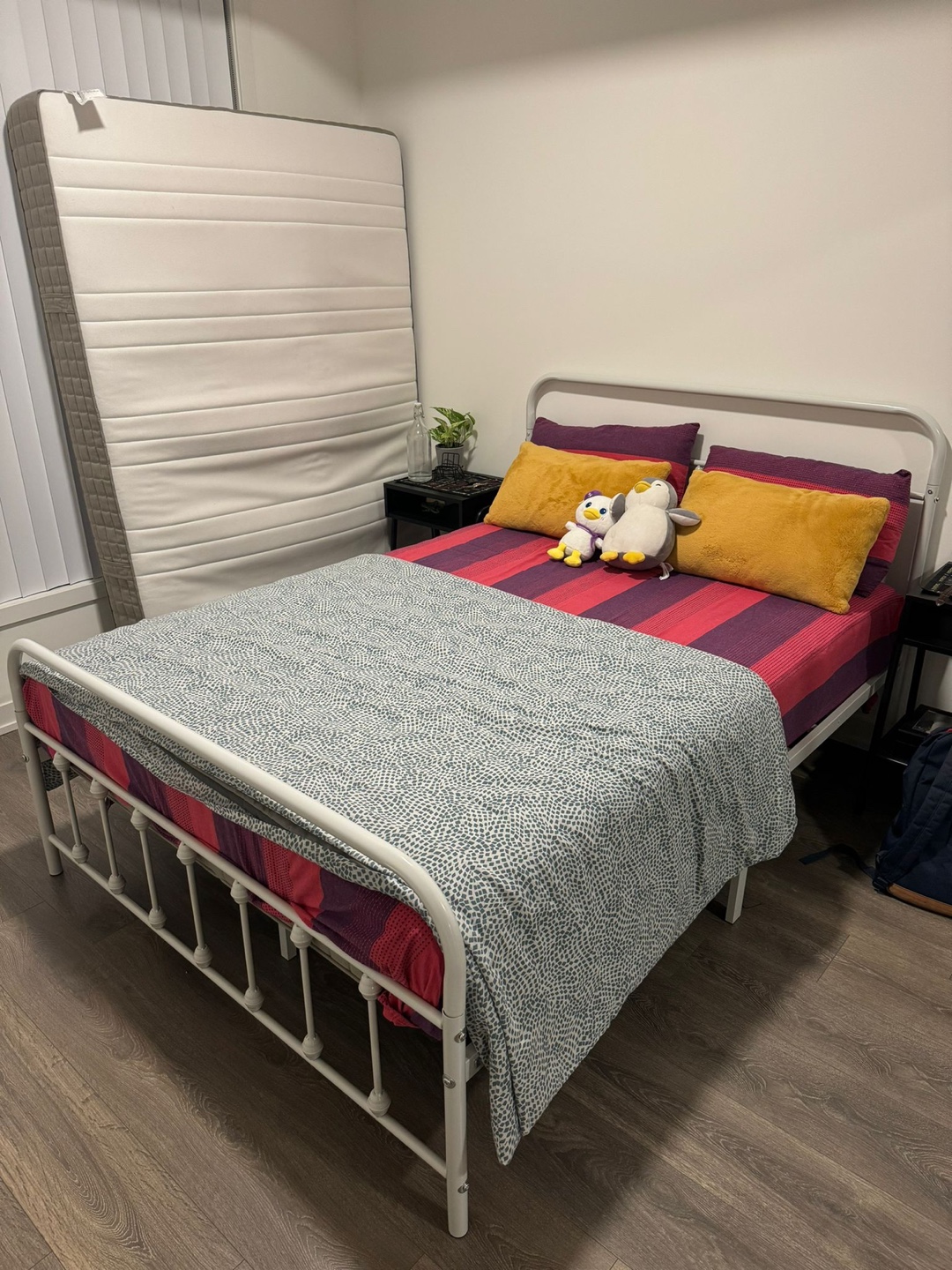 Full Size Metal Bed Frame (w/ Box)