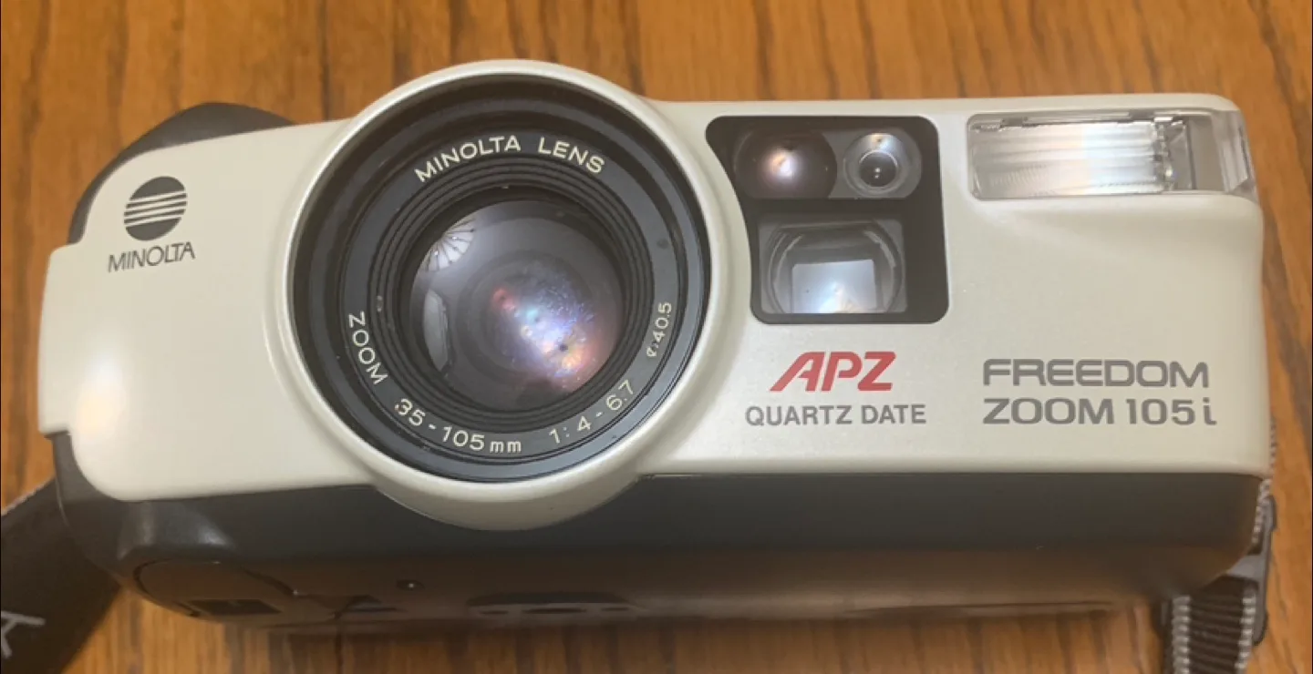 Minolta Freedom Zoom 105i APZ Quatz Date Point And Shoot Camera thumbnail