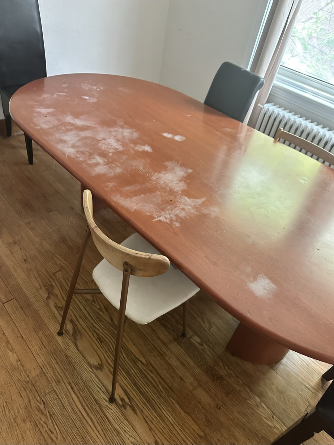 Big table and some chairs , can’ still serve very well - photo 5