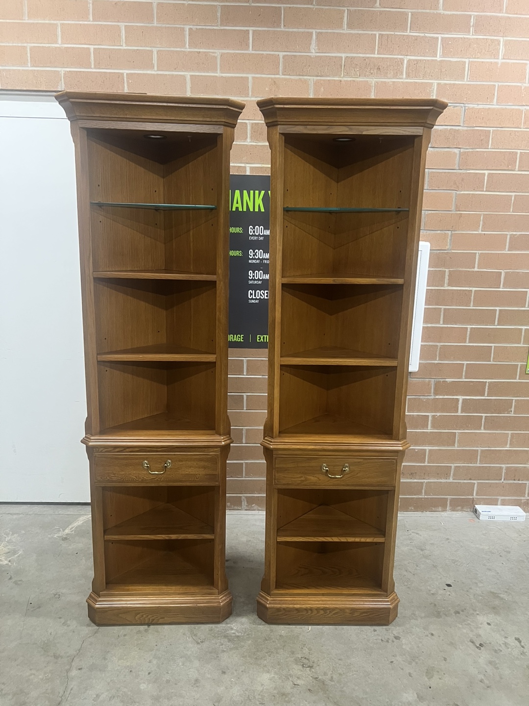 Thomasville set of 2 Bookcase w/lights
