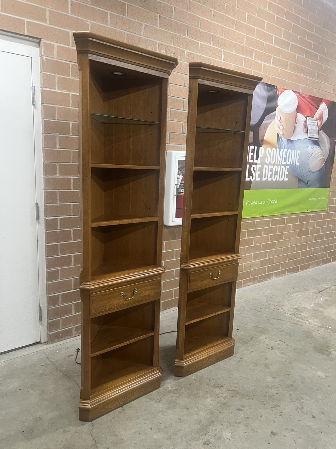 Thomasville set of 2 Bookcase w/lights - photo 3