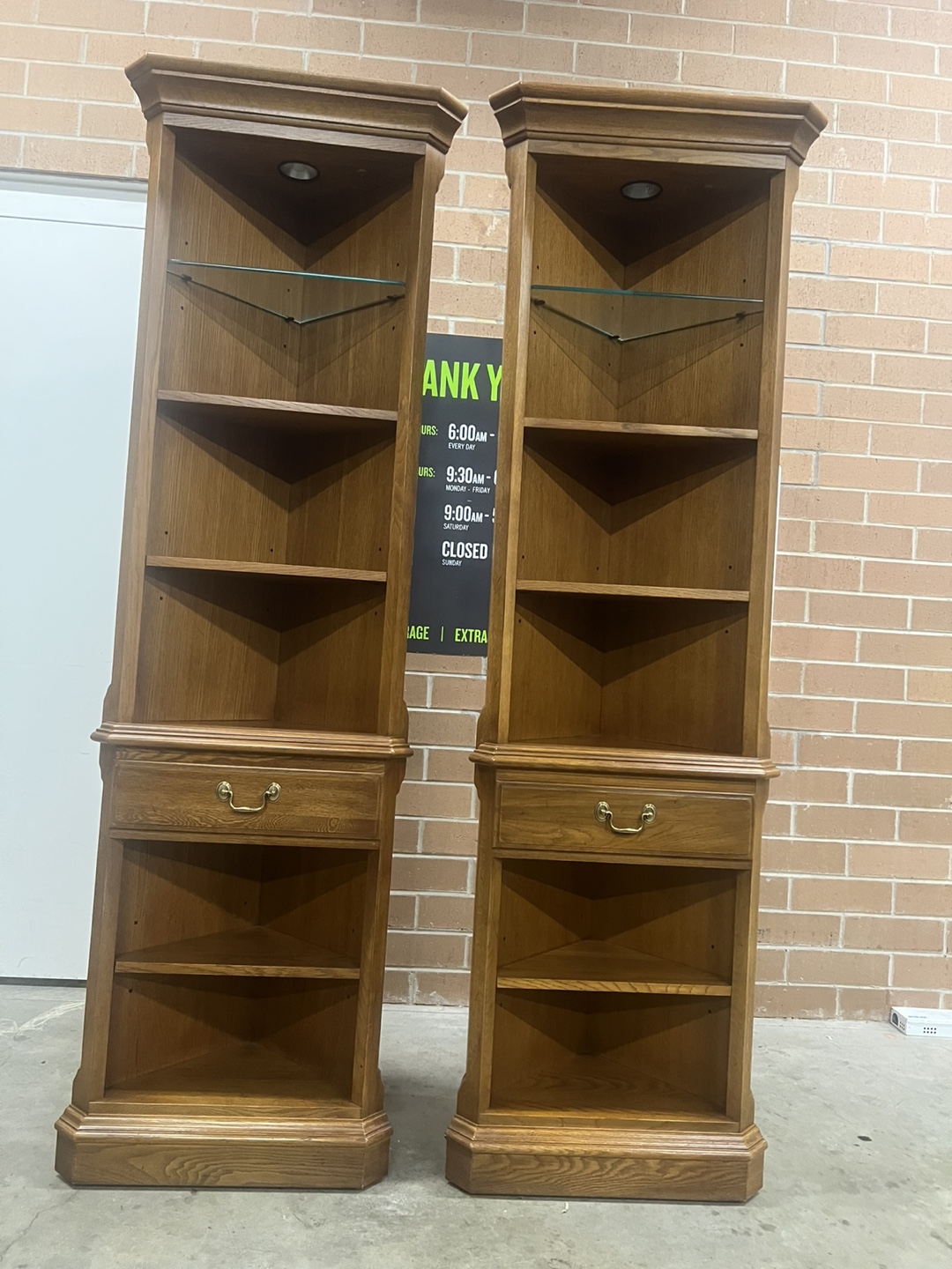 Thomasville set of 2 Bookcase w/lights - photo 2