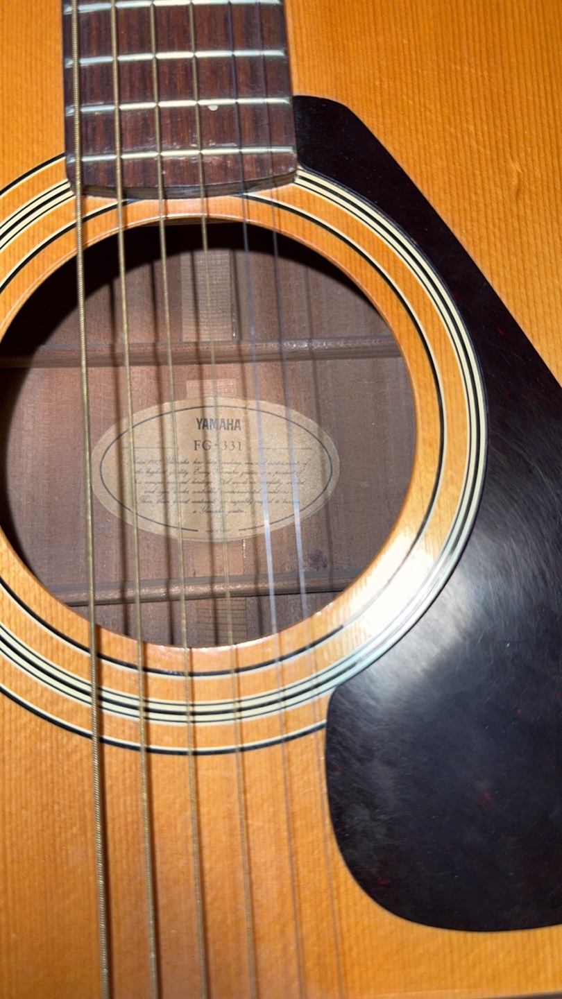 Yamaha FG-331 Acoustic Guitar - photo 2