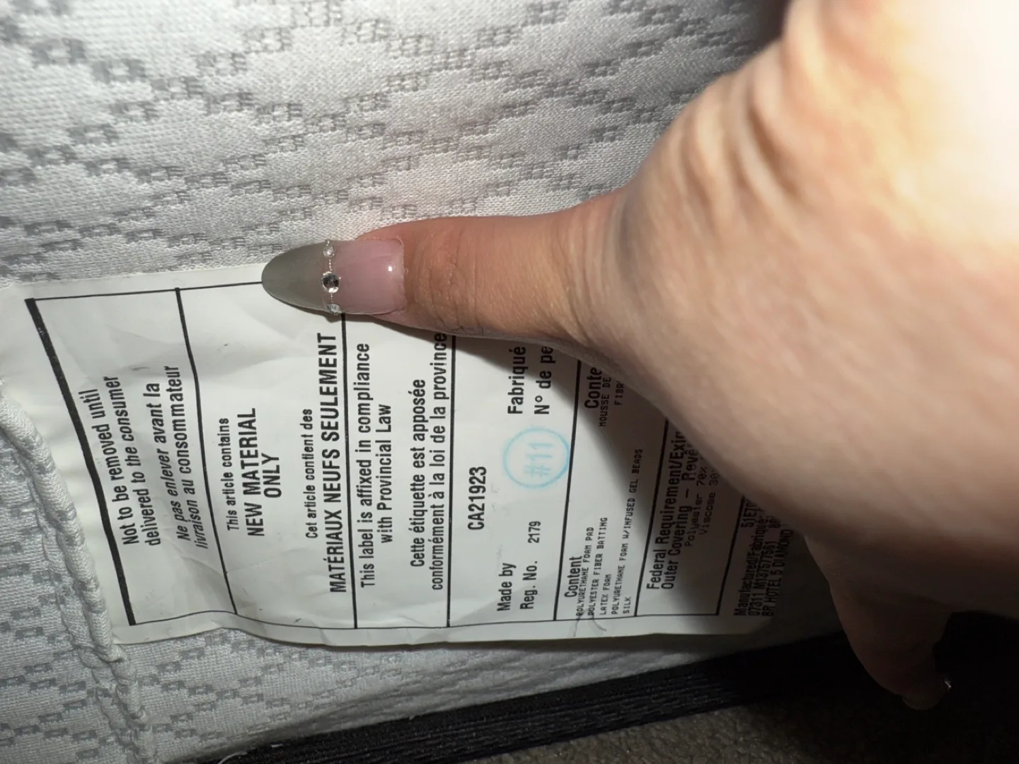 Simmons Queen-sized mattress and Bedstead image indicator(2)