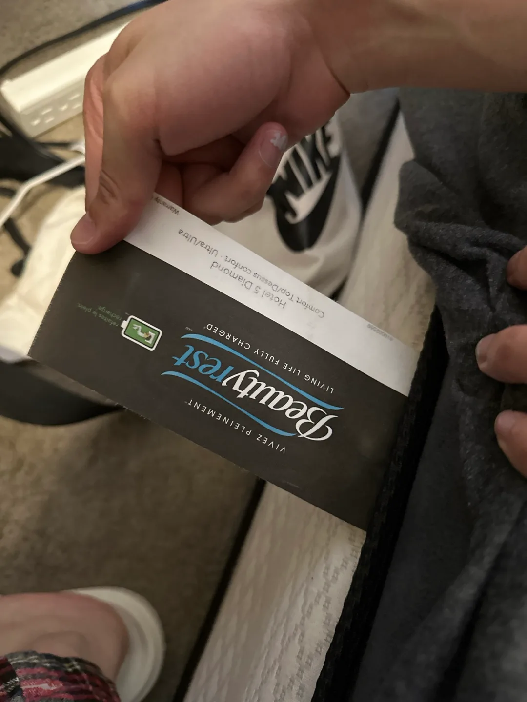 Simmons Queen-sized mattress and Bedstead image indicator(4)