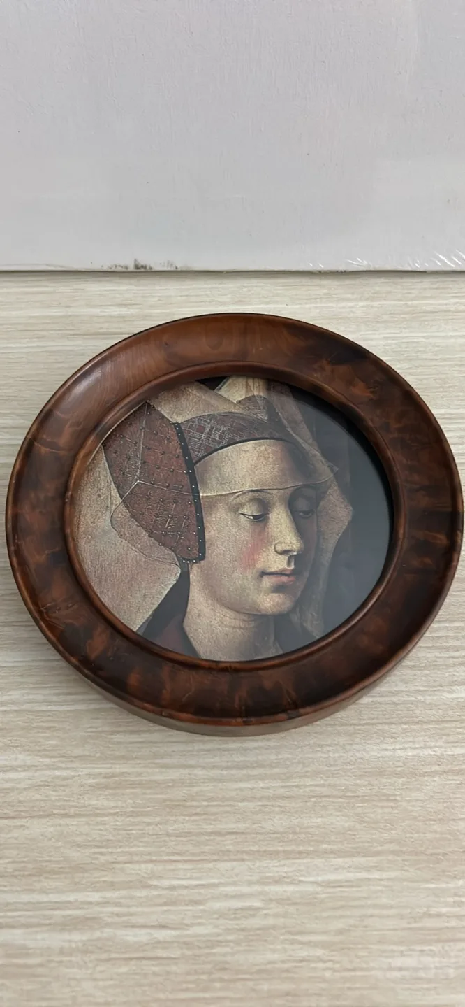 Vintage Portrait in Round Frame thumbnail