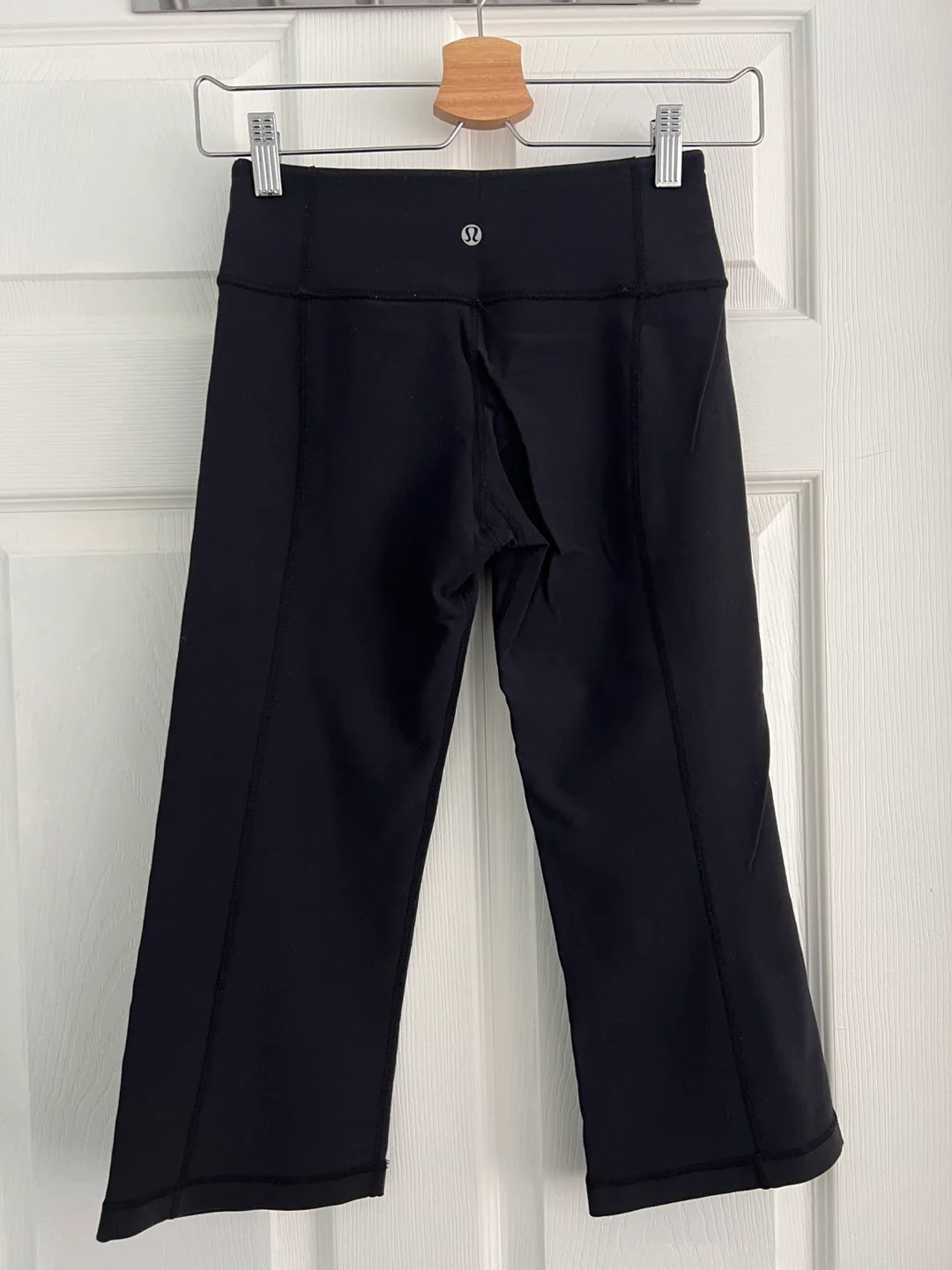 Lululemon Black Crop Pants - Size 2 image indicator(2)