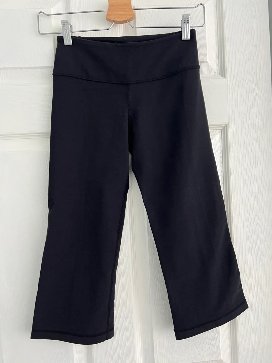 Lululemon Black Crop Pants - Size 2 thumbnail