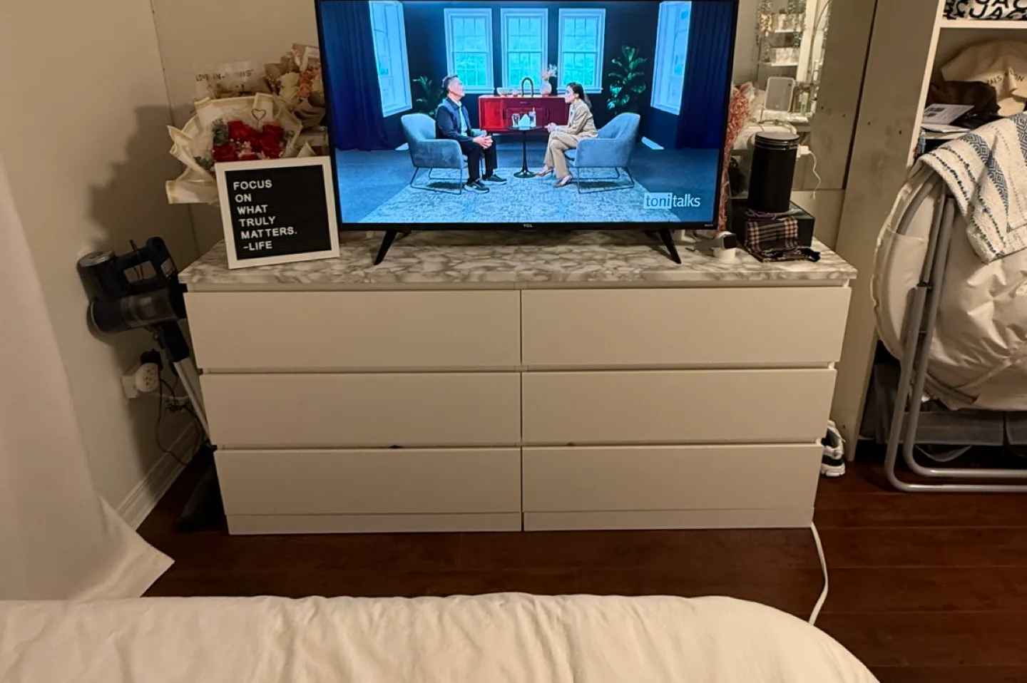 Ikea malm dresser White Six-Drawer Dresser image indicator(3)