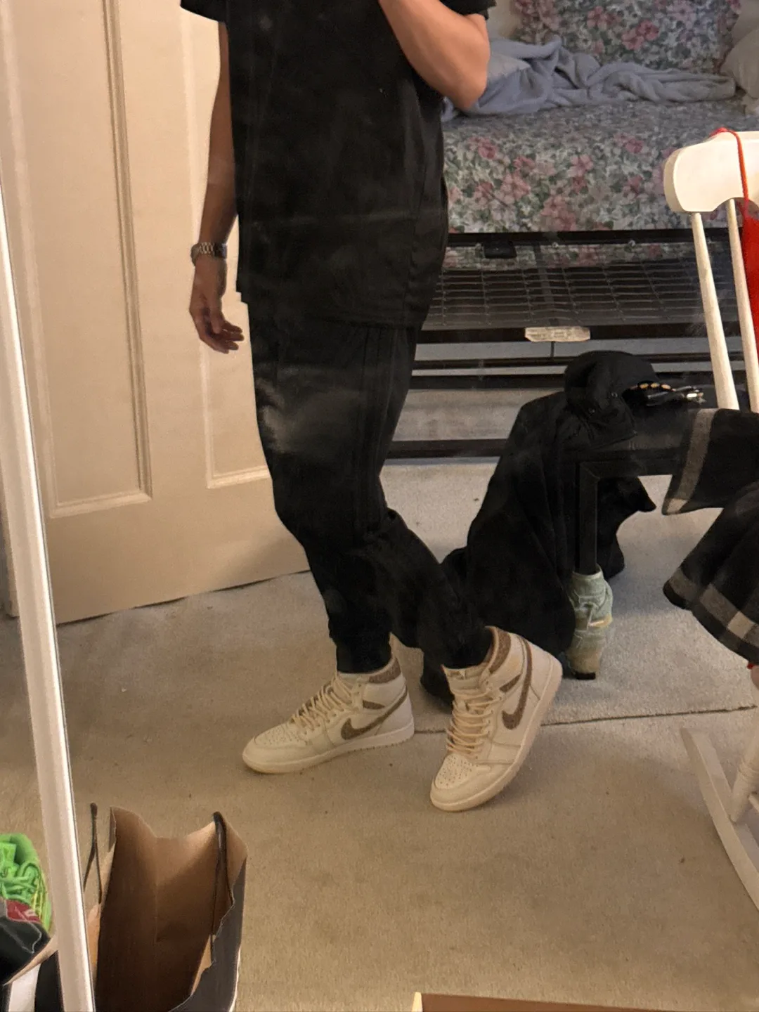 Air Jordan 1 Mid Sneakers image indicator(3)