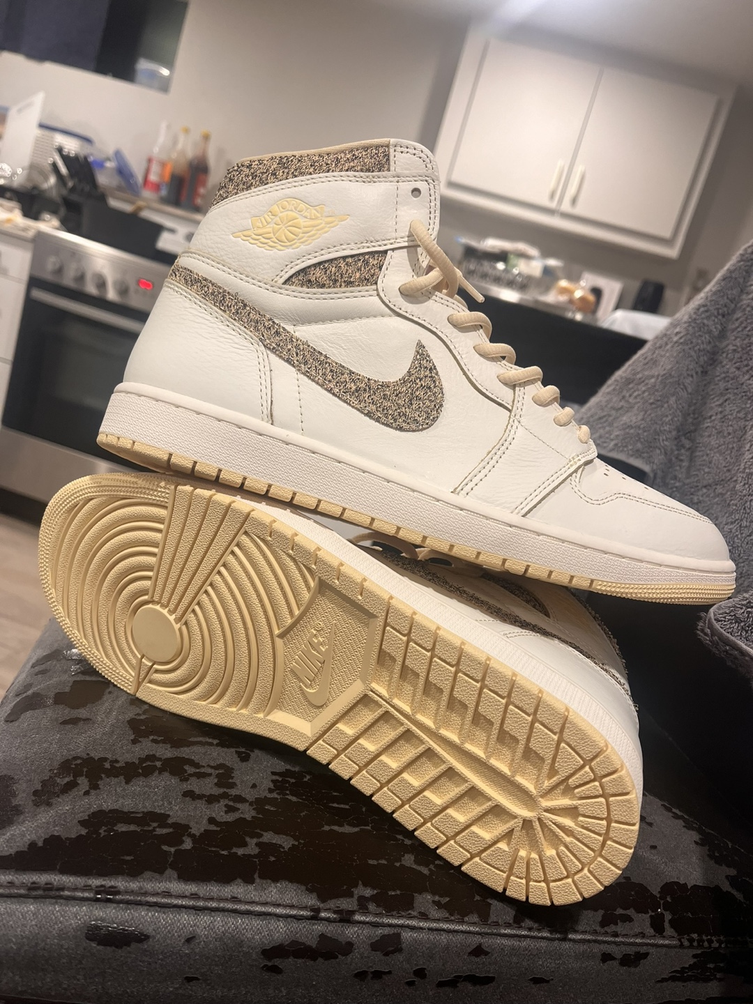 Air Jordan 1 Mid Sneakers - photo 2