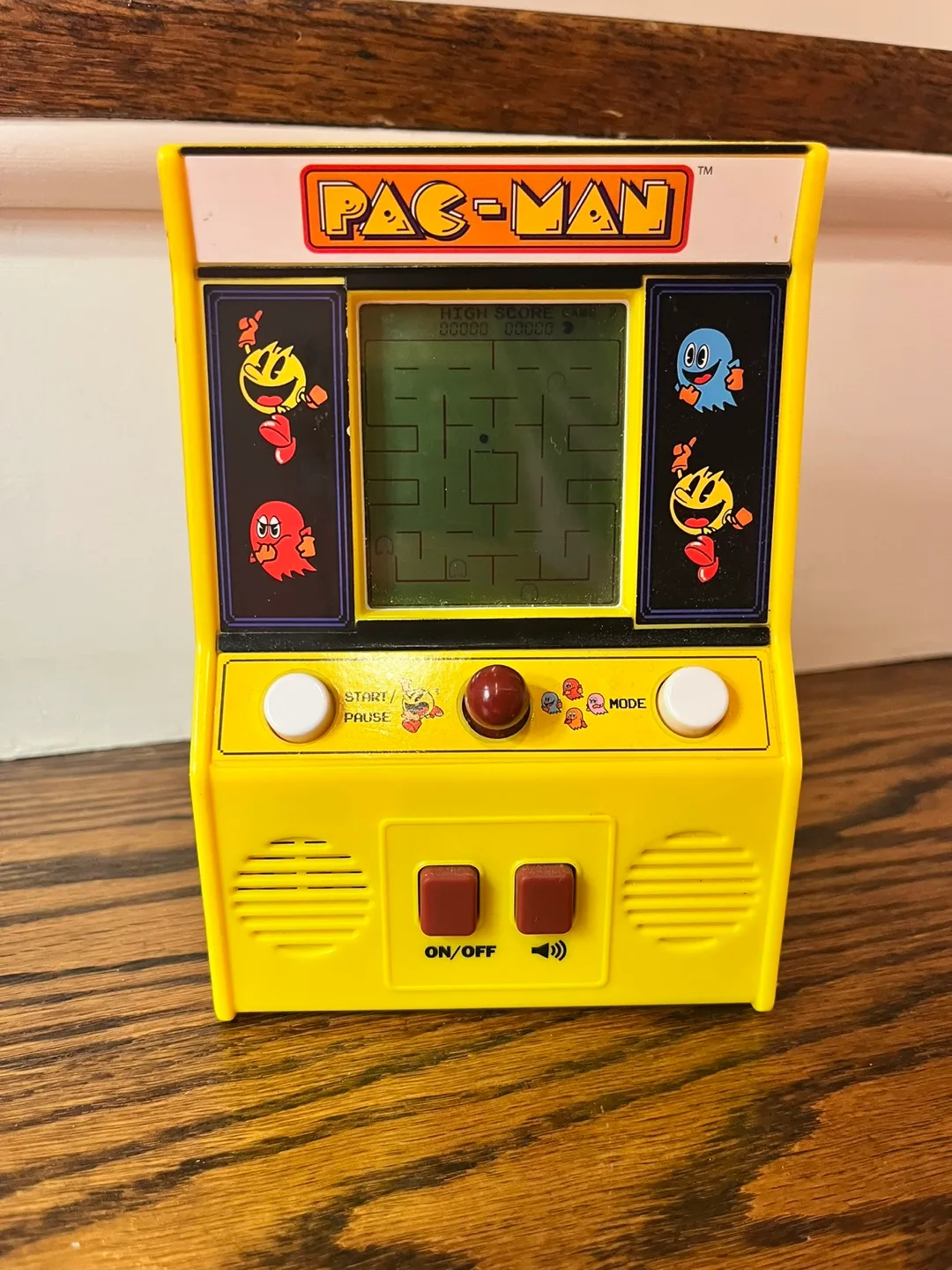 Classic PAC-MAN Arcade Game thumbnail