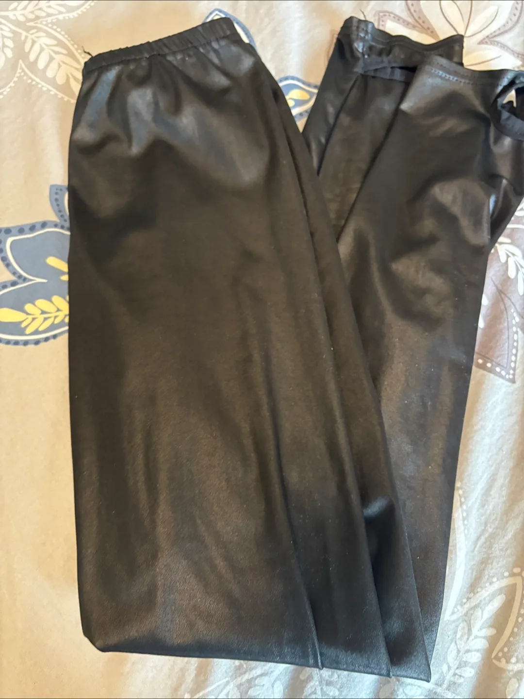 Shiny Black Leggings with stirrup- small/med petite image indicator(8)