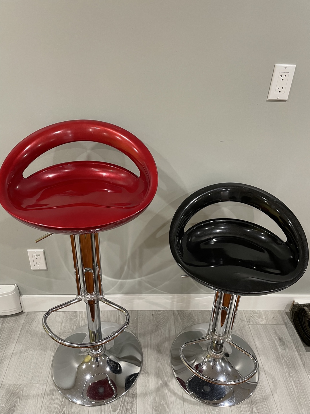 Set of 2 Modern Bar Stools 💚