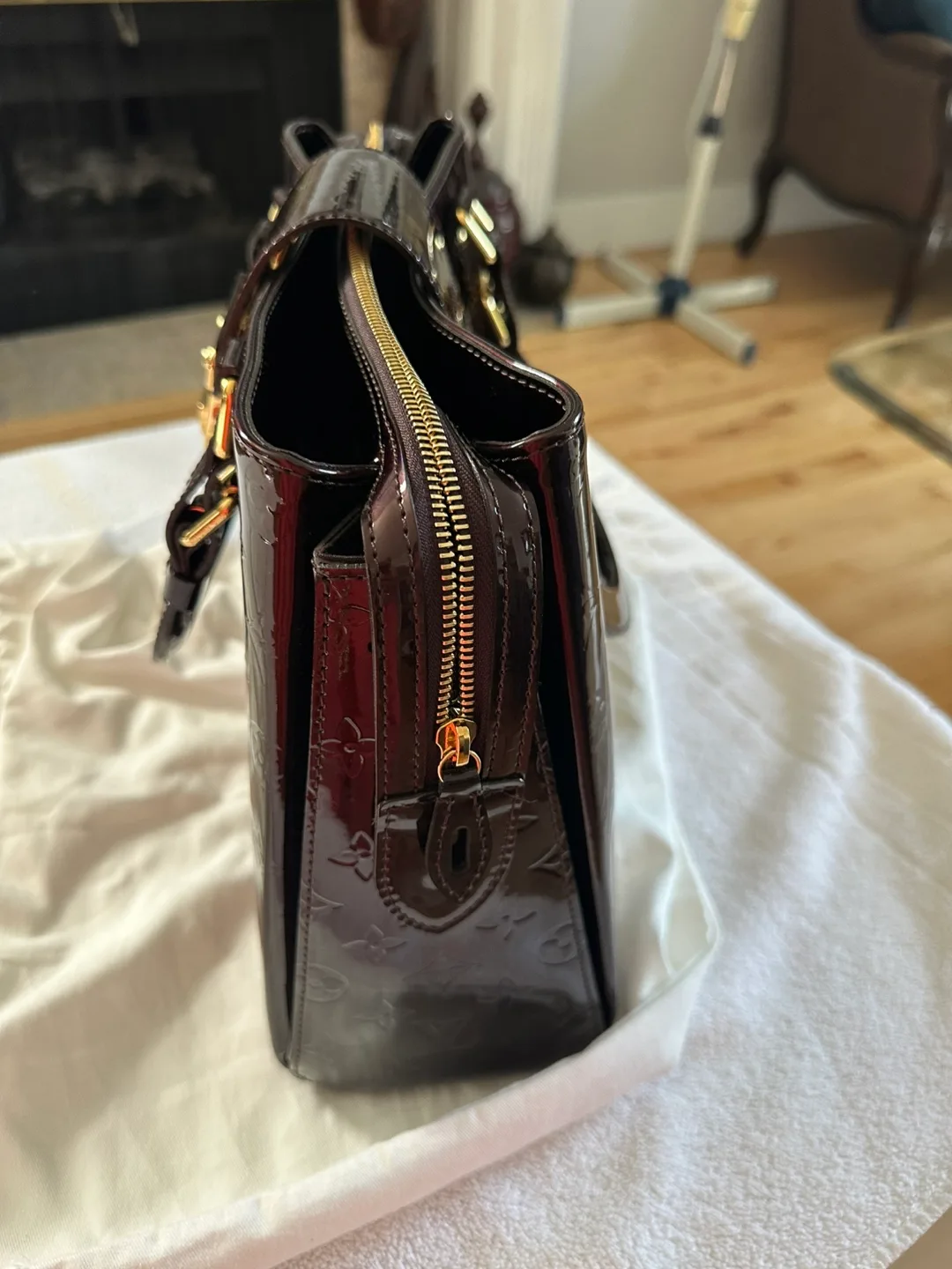 Louis Vuitton Amarante Handbag image indicator(5)