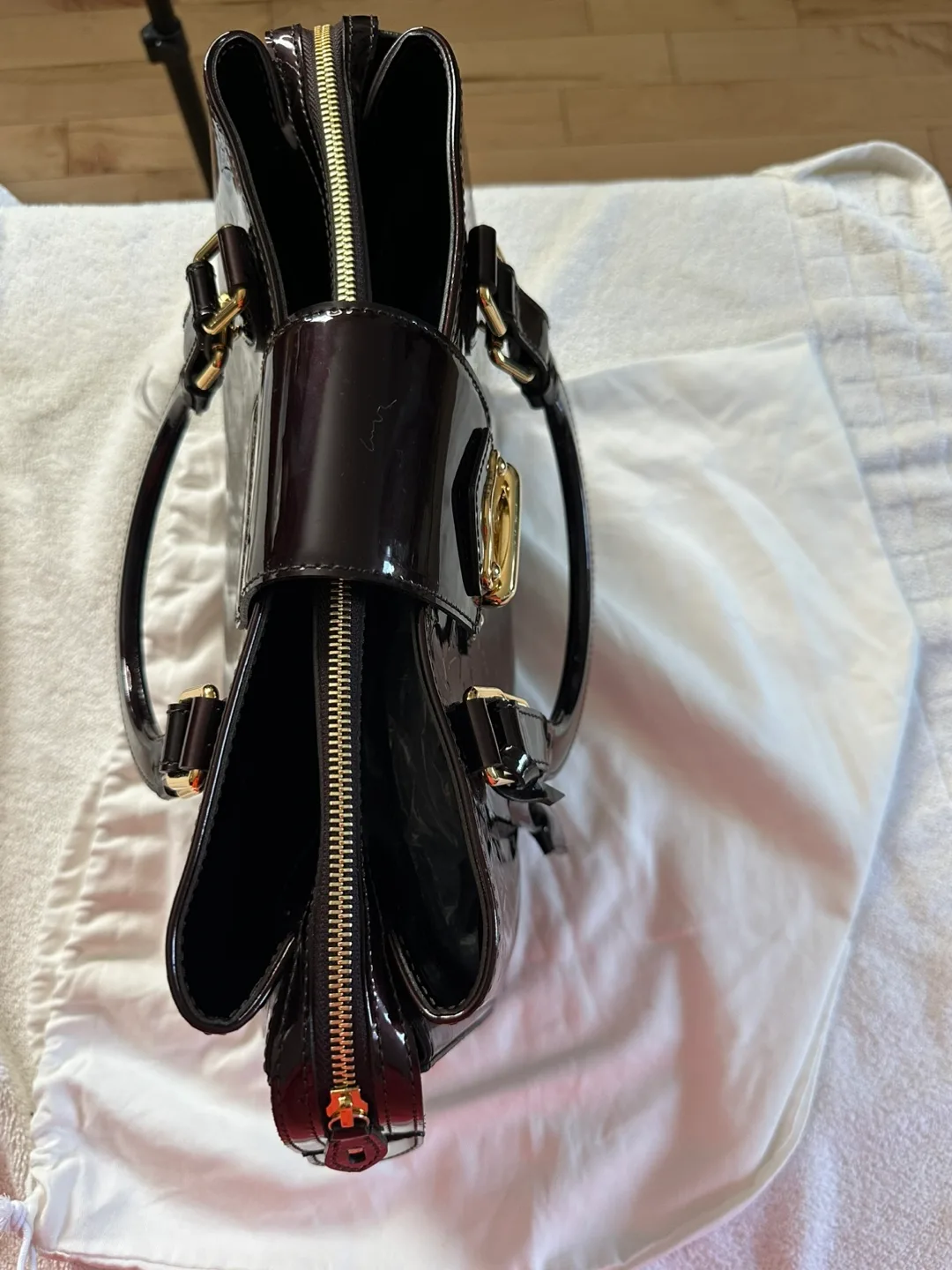 Louis Vuitton Amarante Handbag image indicator(10)