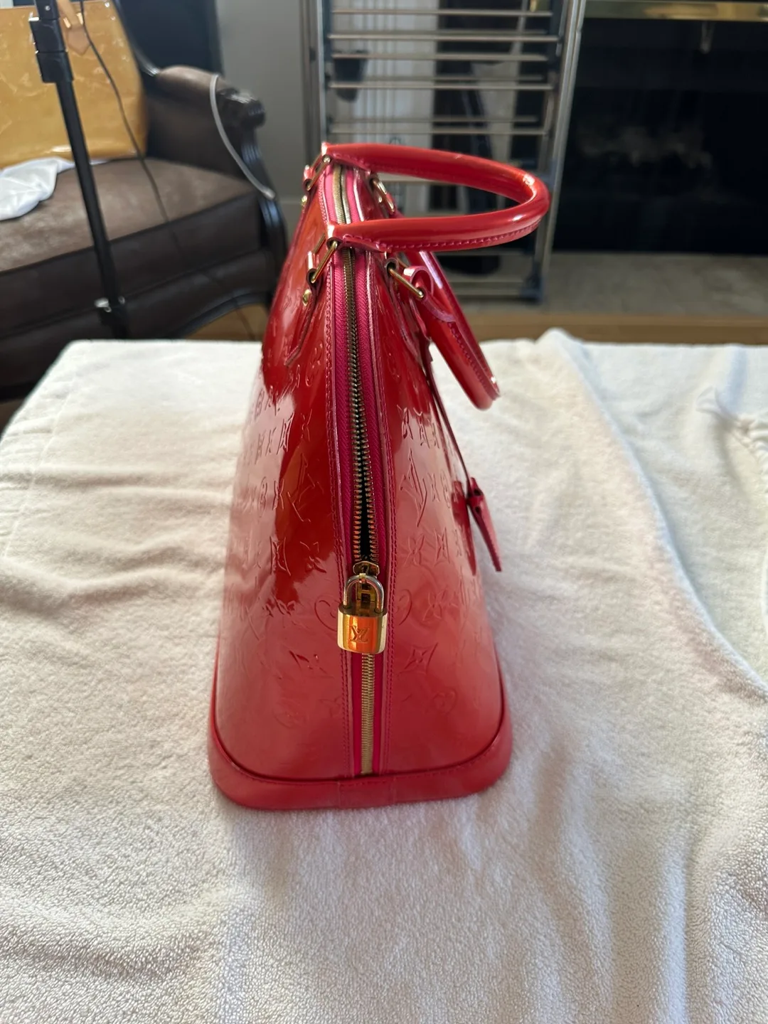 Alma patent leather, Red Handbag image indicator(4)