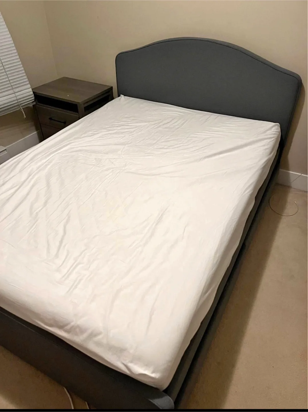 Double/Full bed frame 2 drawers Like new thumbnail